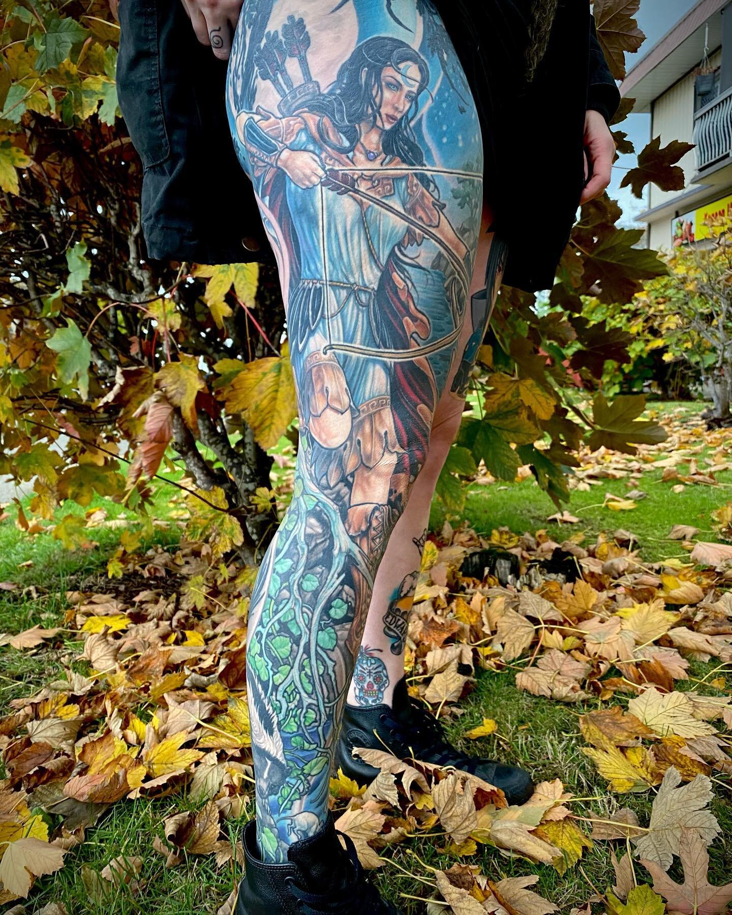 Some more photos of @_oleander_ #artemis leg tattoo. Thanks again Michelle.