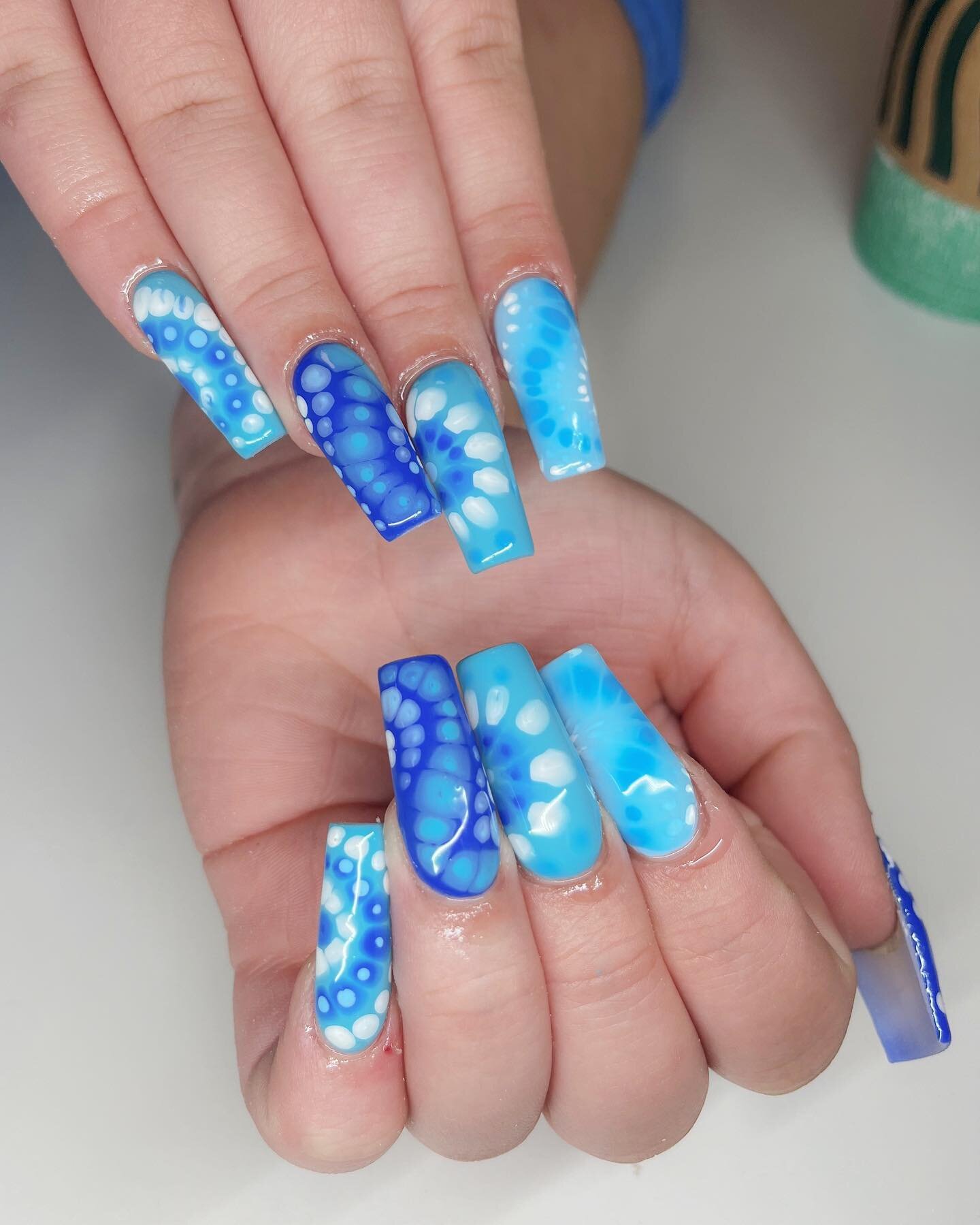 Blue tie-dye vibes 💙💙 
&bull;
&bull;
&bull;
Don&rsquo;t forgot to pre book for your Christmas nails! December&rsquo;s starting to fill up fast and you don&rsquo;t wanna miss out💙