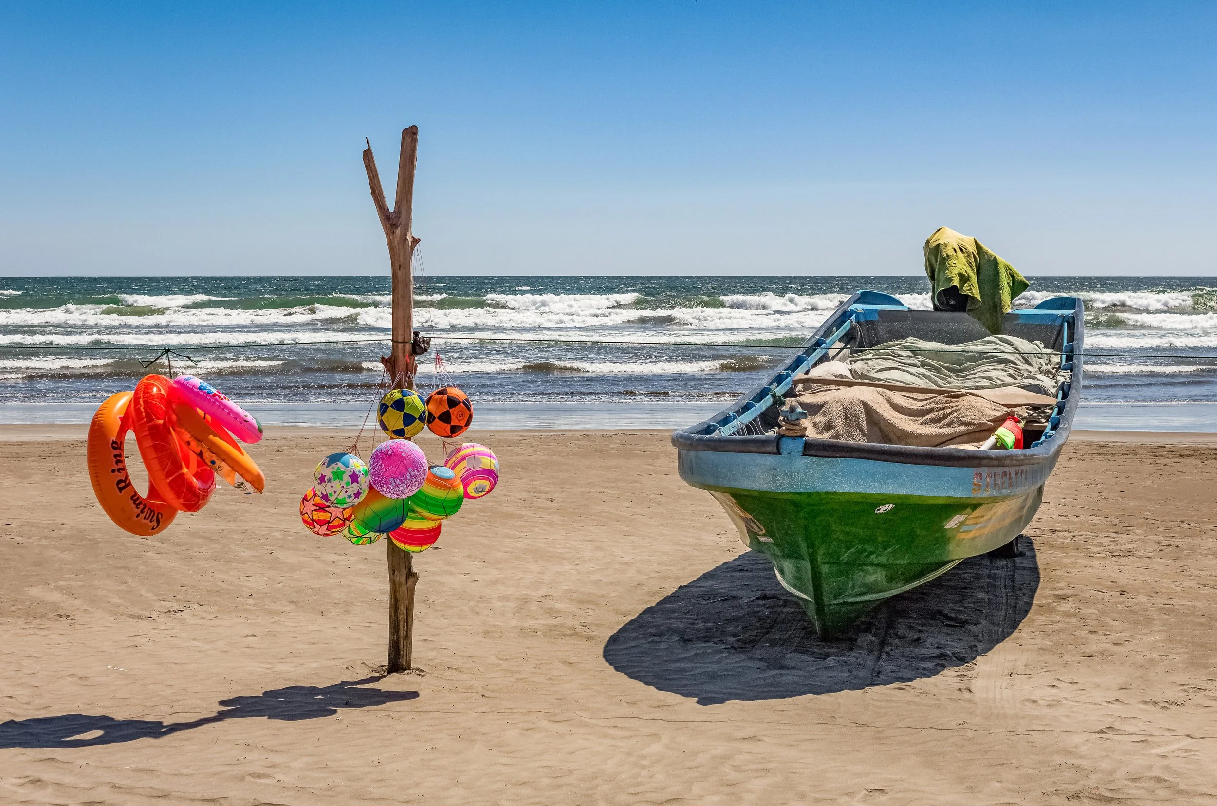 Ausencias-01 A la deriva- Ricardo Flores