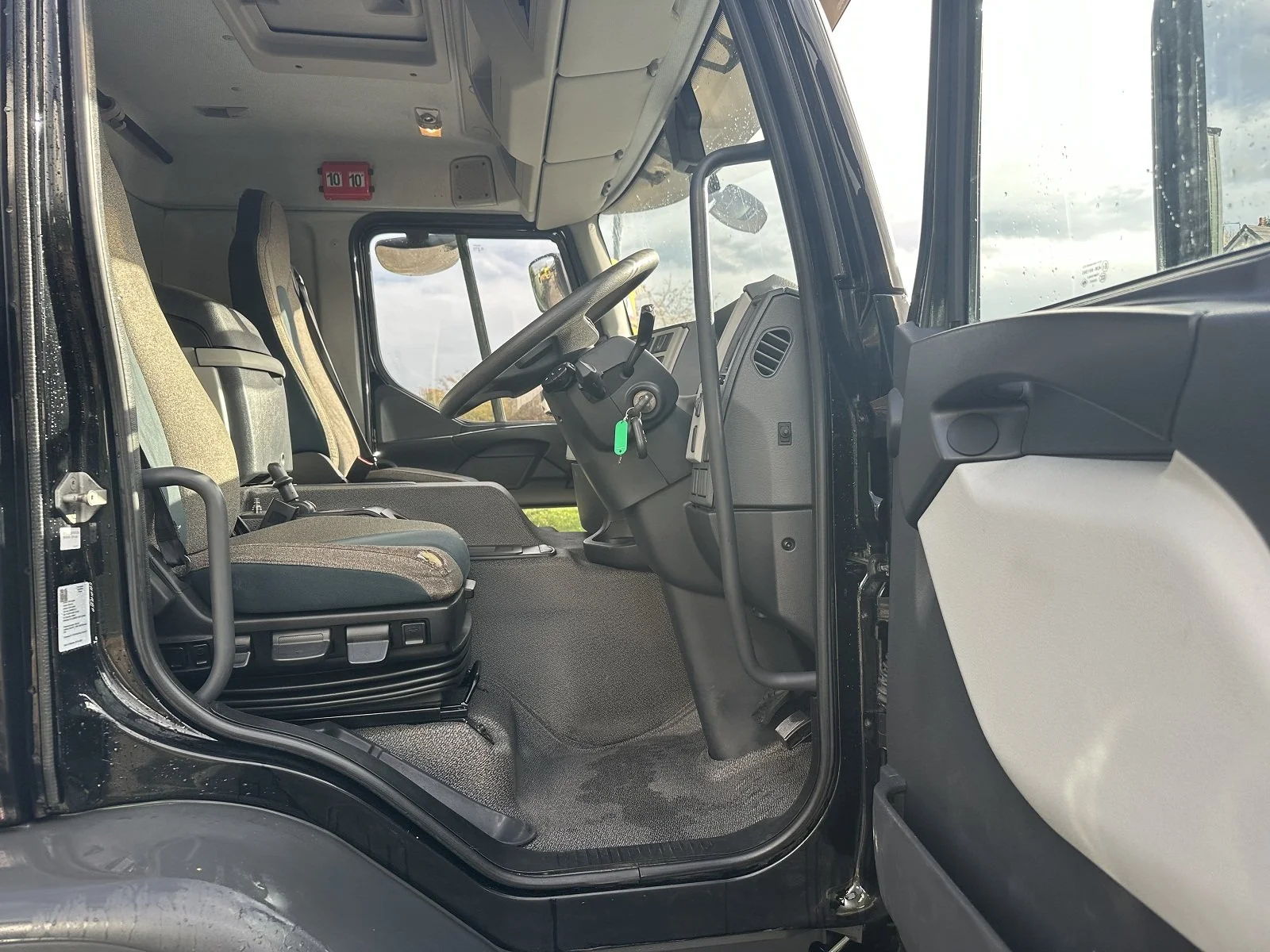 PLEASE SCROLL LEFT - RIGHT ON IMAGES