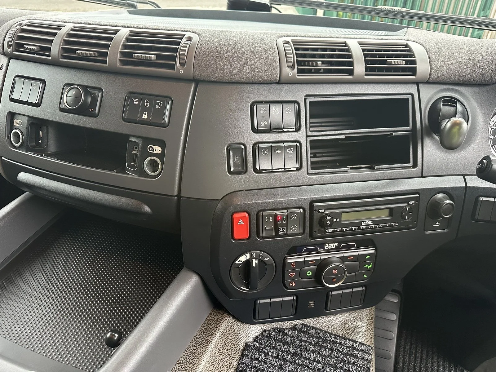 PLEASE SCROLL LEFT - RIGHT ON IMAGES