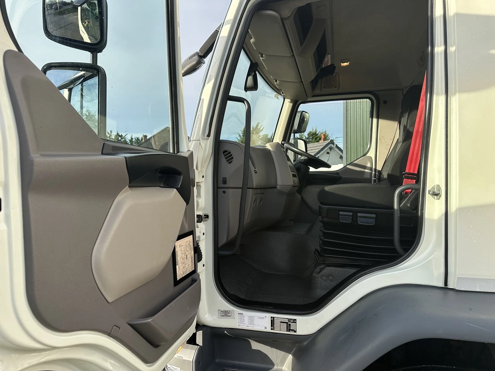 PLEASE SCROLL LEFT - RIGHT ON IMAGES