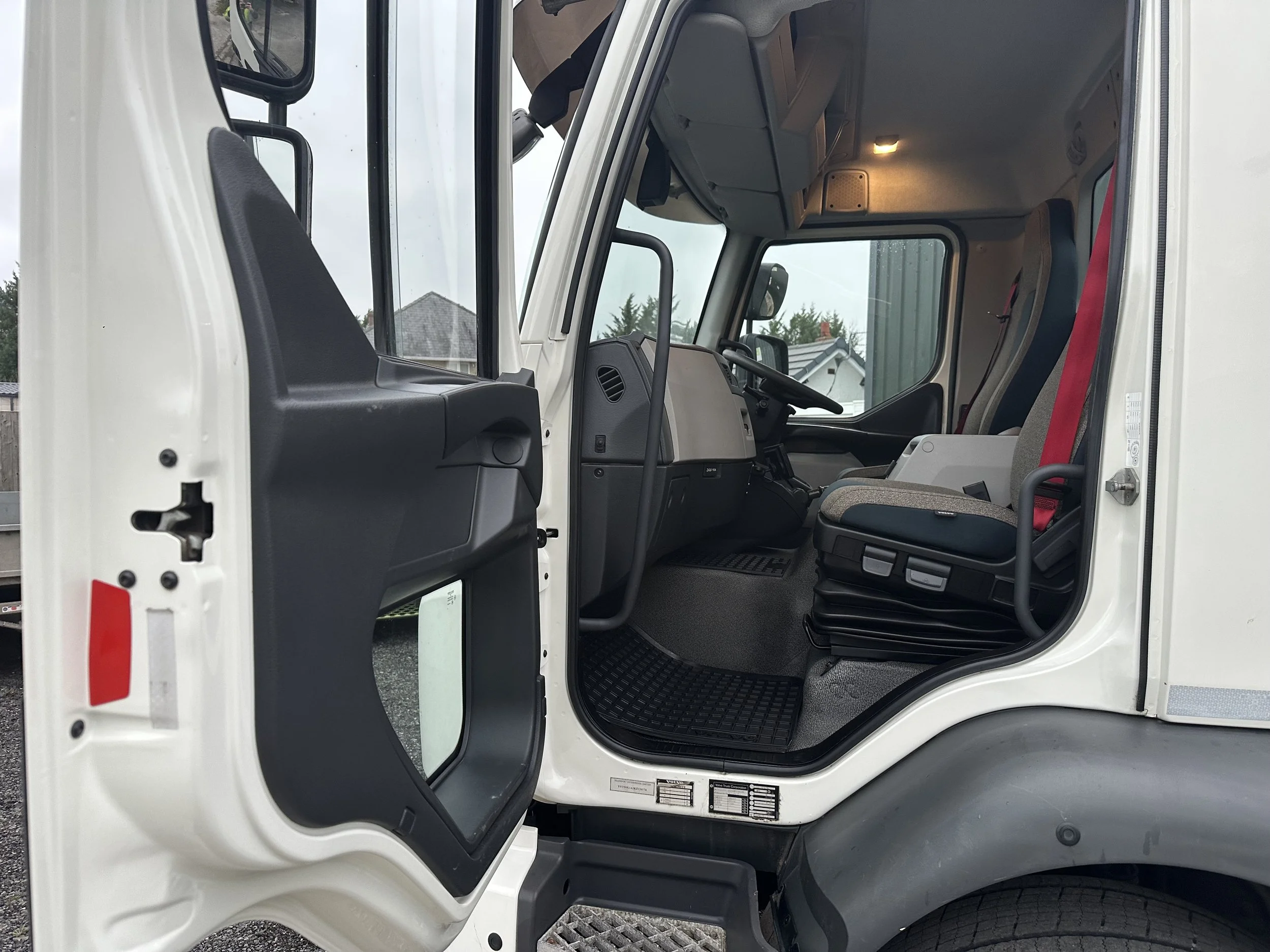 PLEASE SCROLL LEFT - RIGHT ON IMAGES