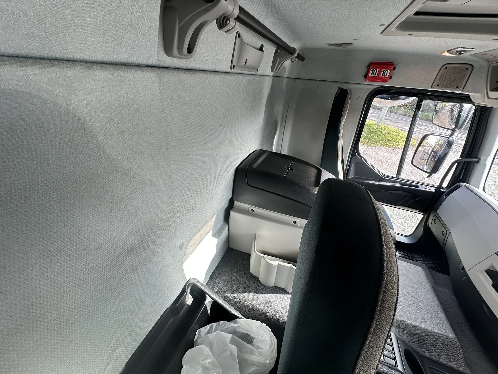 PLEASE SCROLL LEFT - RIGHT ON IMAGES