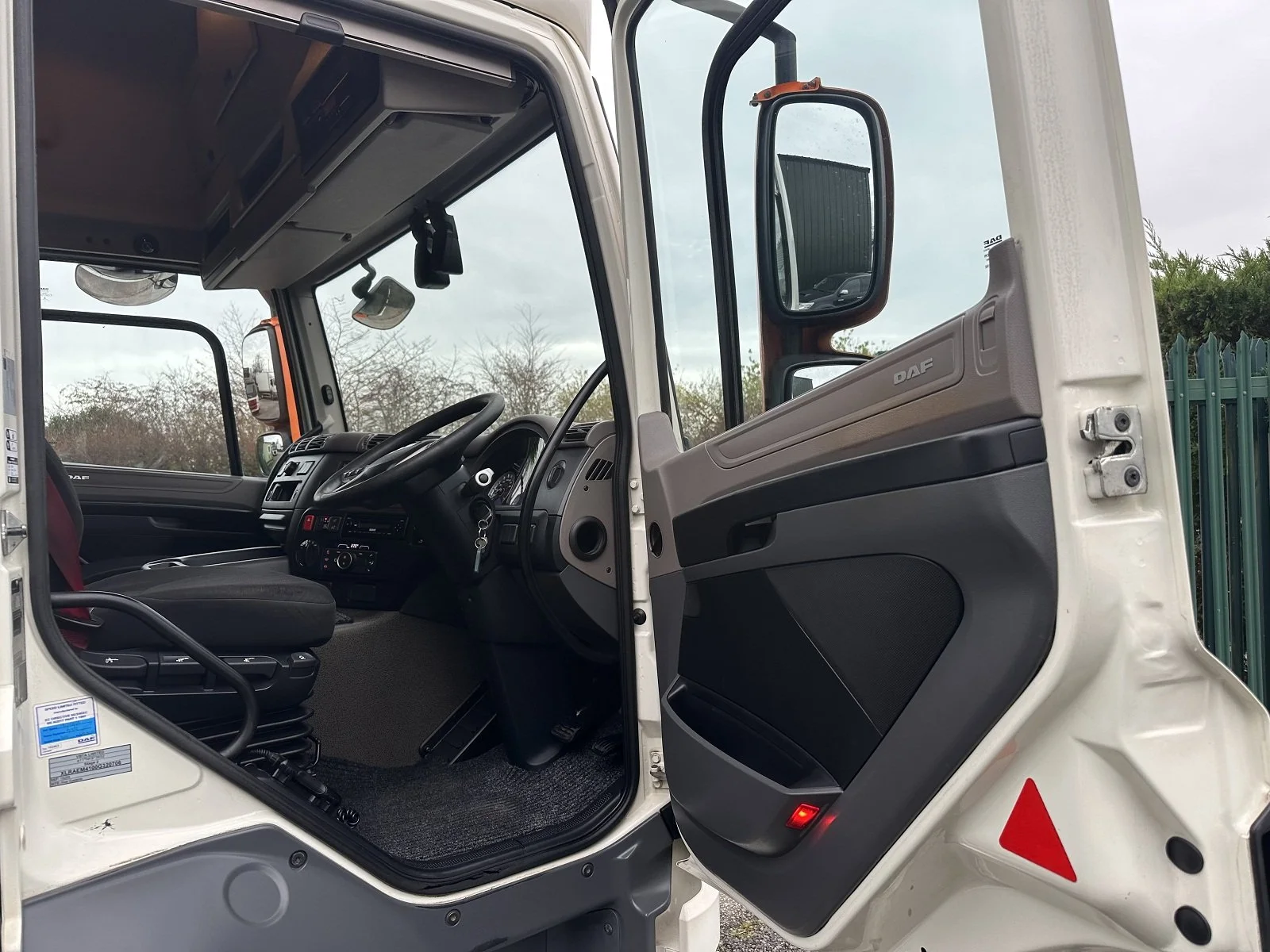 PLEASE SCROLL LEFT - RIGHT ON IMAGES