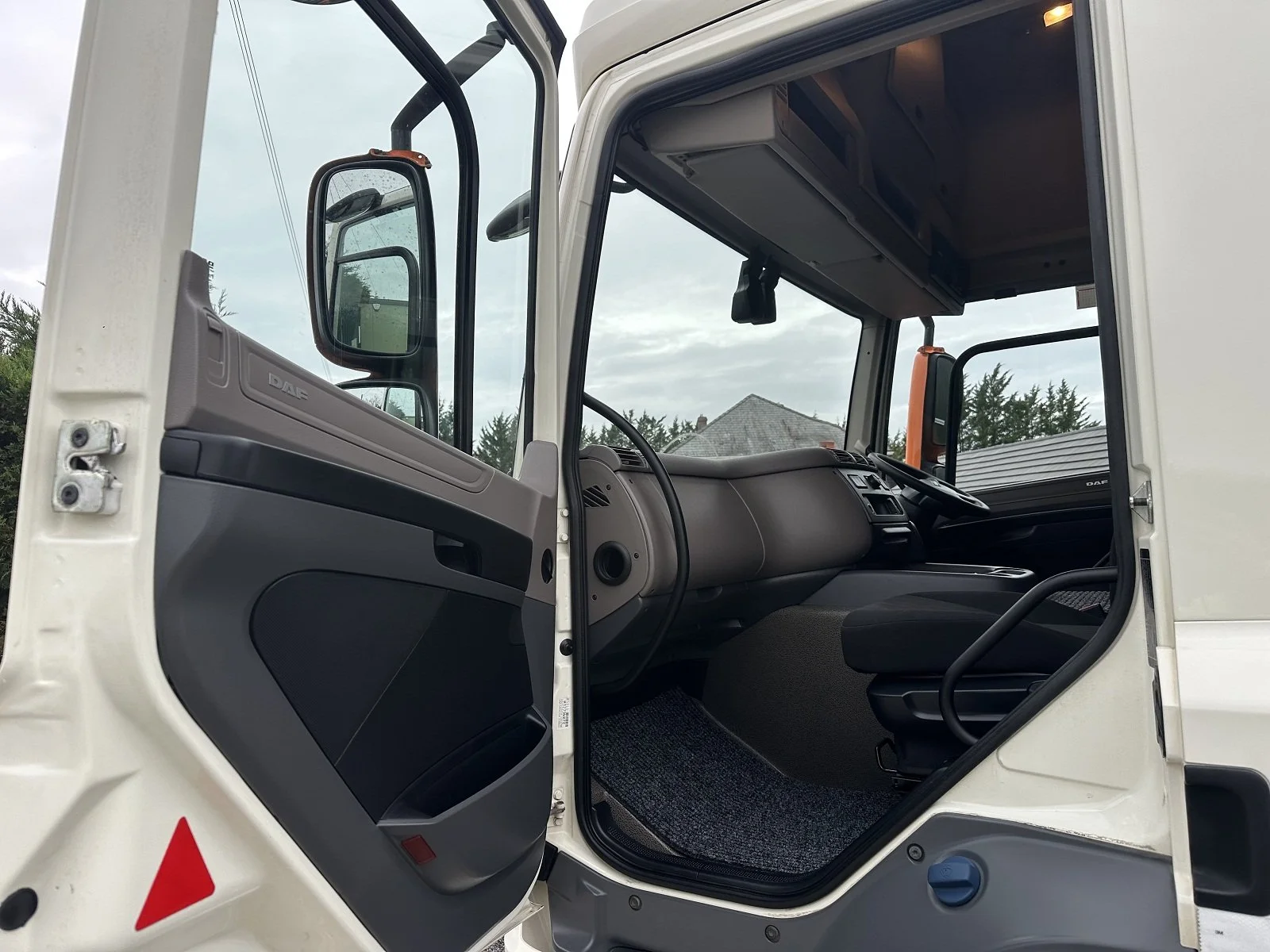 PLEASE SCROLL LEFT - RIGHT ON IMAGES