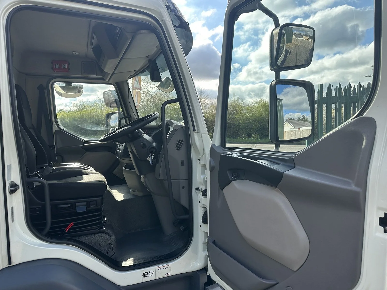 PLEASE SCROLL LEFT - RIGHT ON IMAGES