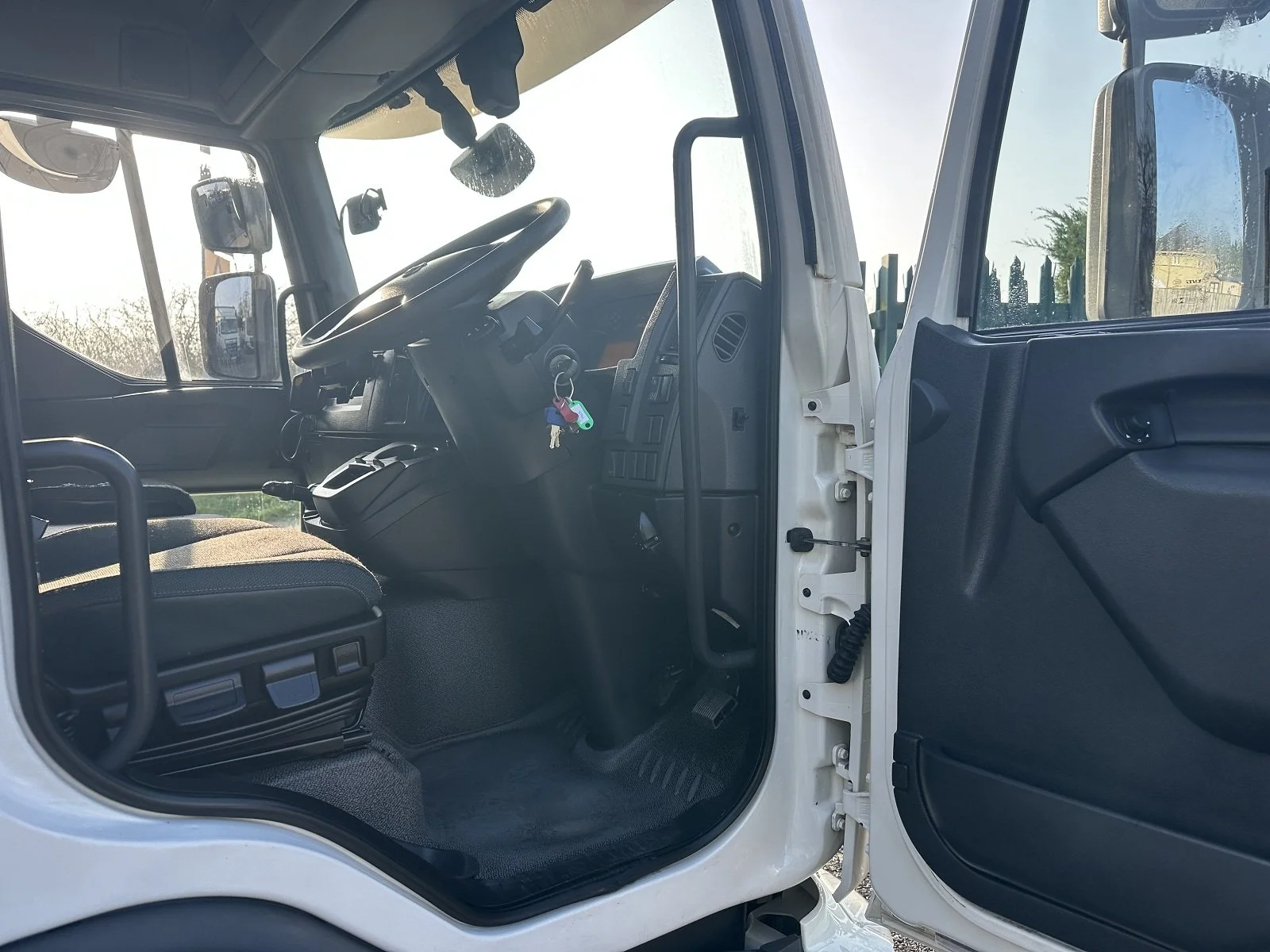 PLEASE SCROLL LEFT - RIGHT ON IMAGES