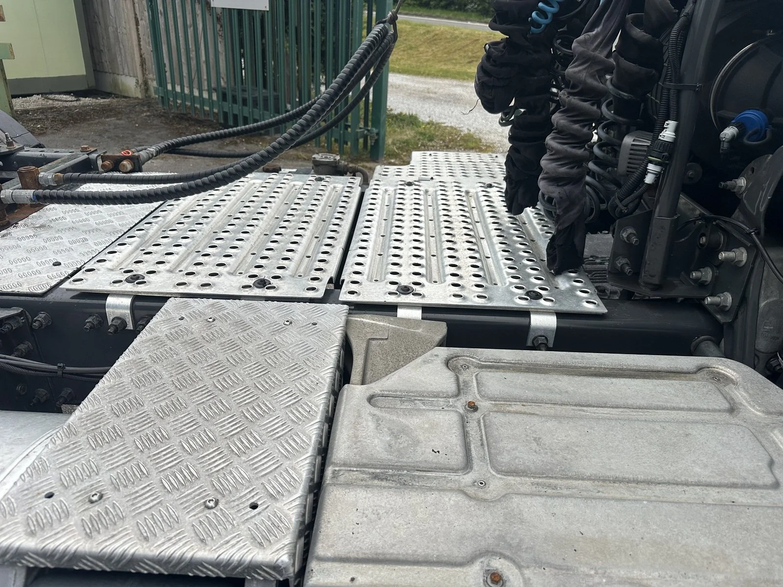 PLEASE SCROLL LEFT - RIGHT ON IMAGES