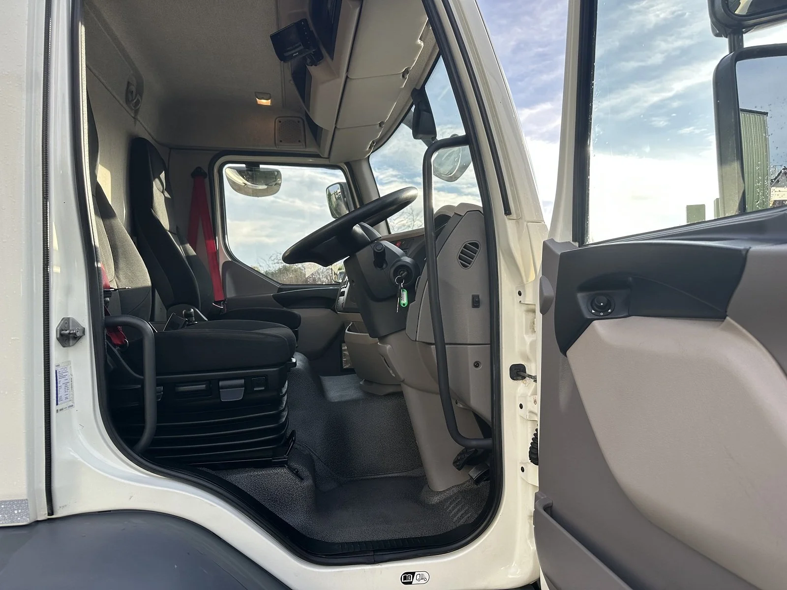 PLEASE SCROLL LEFT - RIGHT ON IMAGES