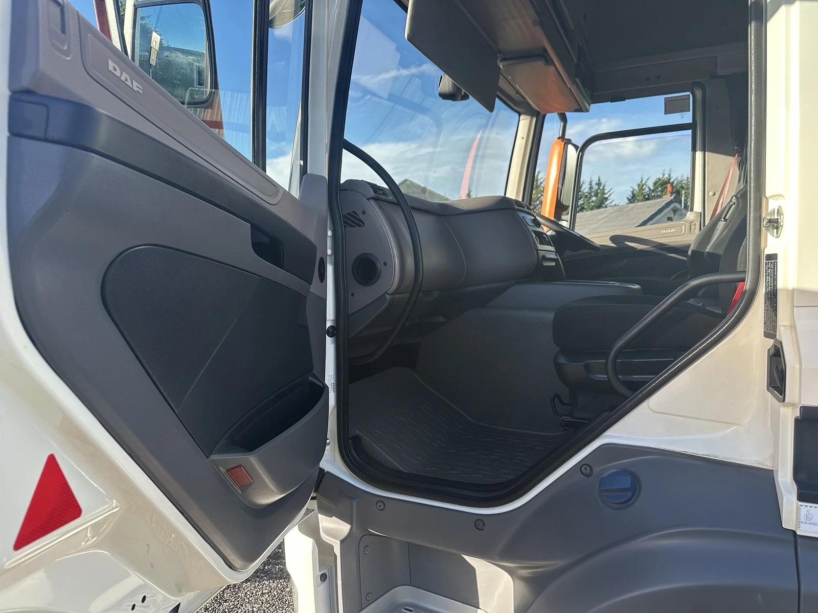 PLEASE SCROLL LEFT - RIGHT ON IMAGES