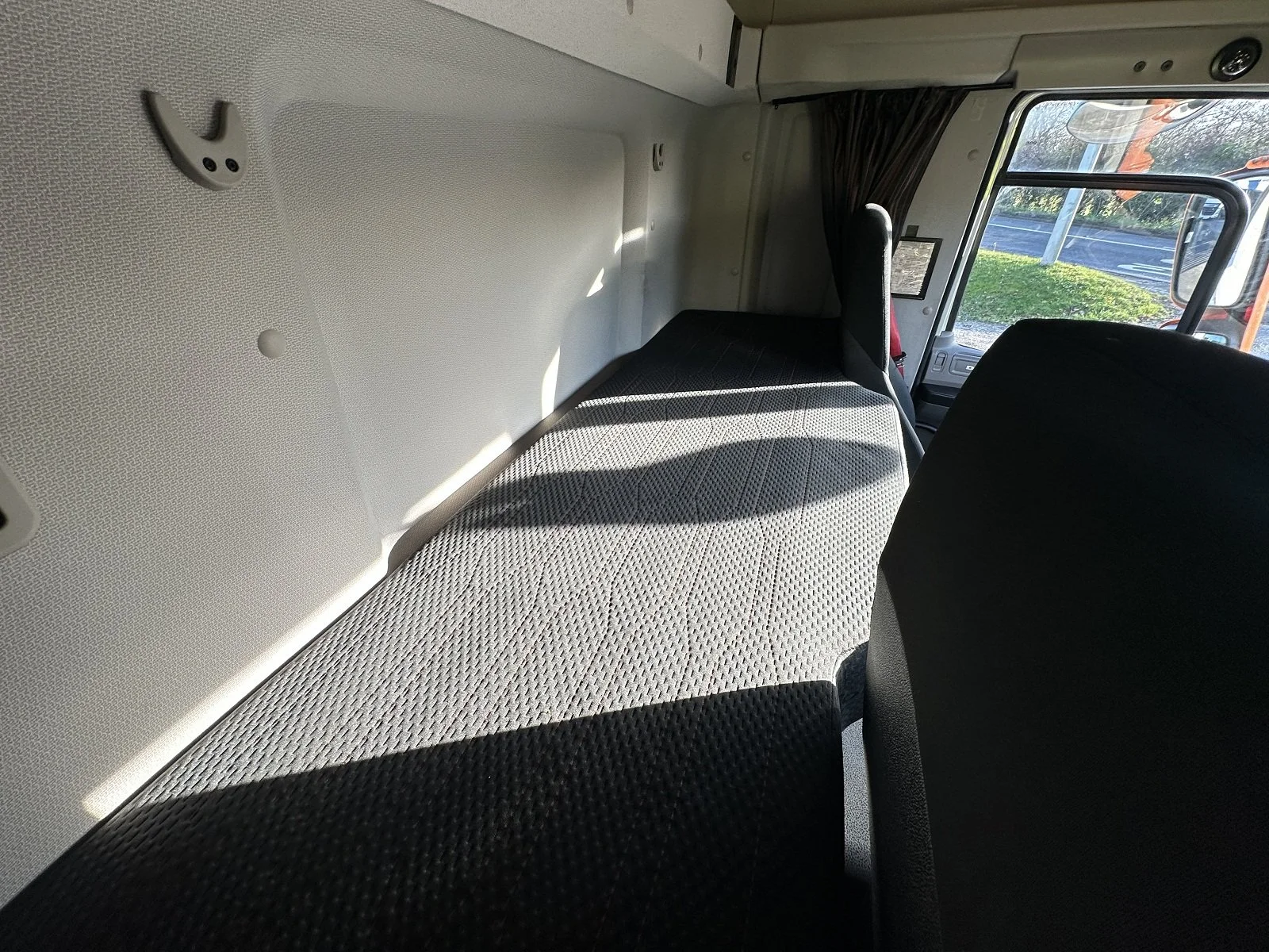 PLEASE SCROLL LEFT - RIGHT ON IMAGES