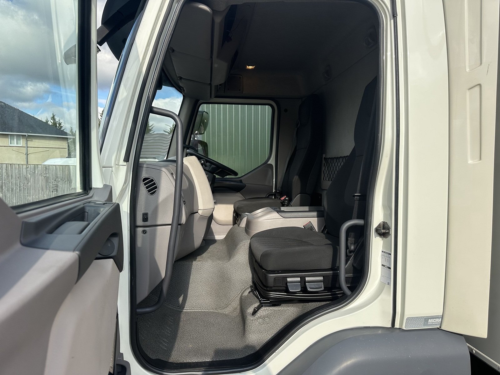 PLEASE SCROLL LEFT - RIGHT ON IMAGES