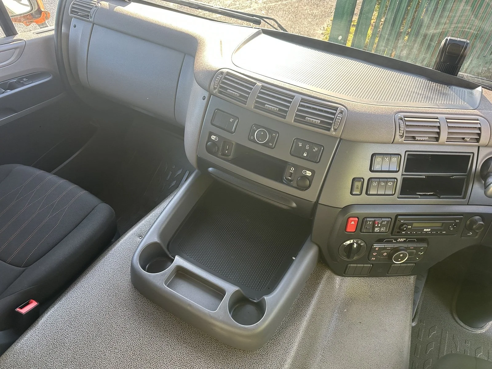 PLEASE SCROLL LEFT - RIGHT ON IMAGES