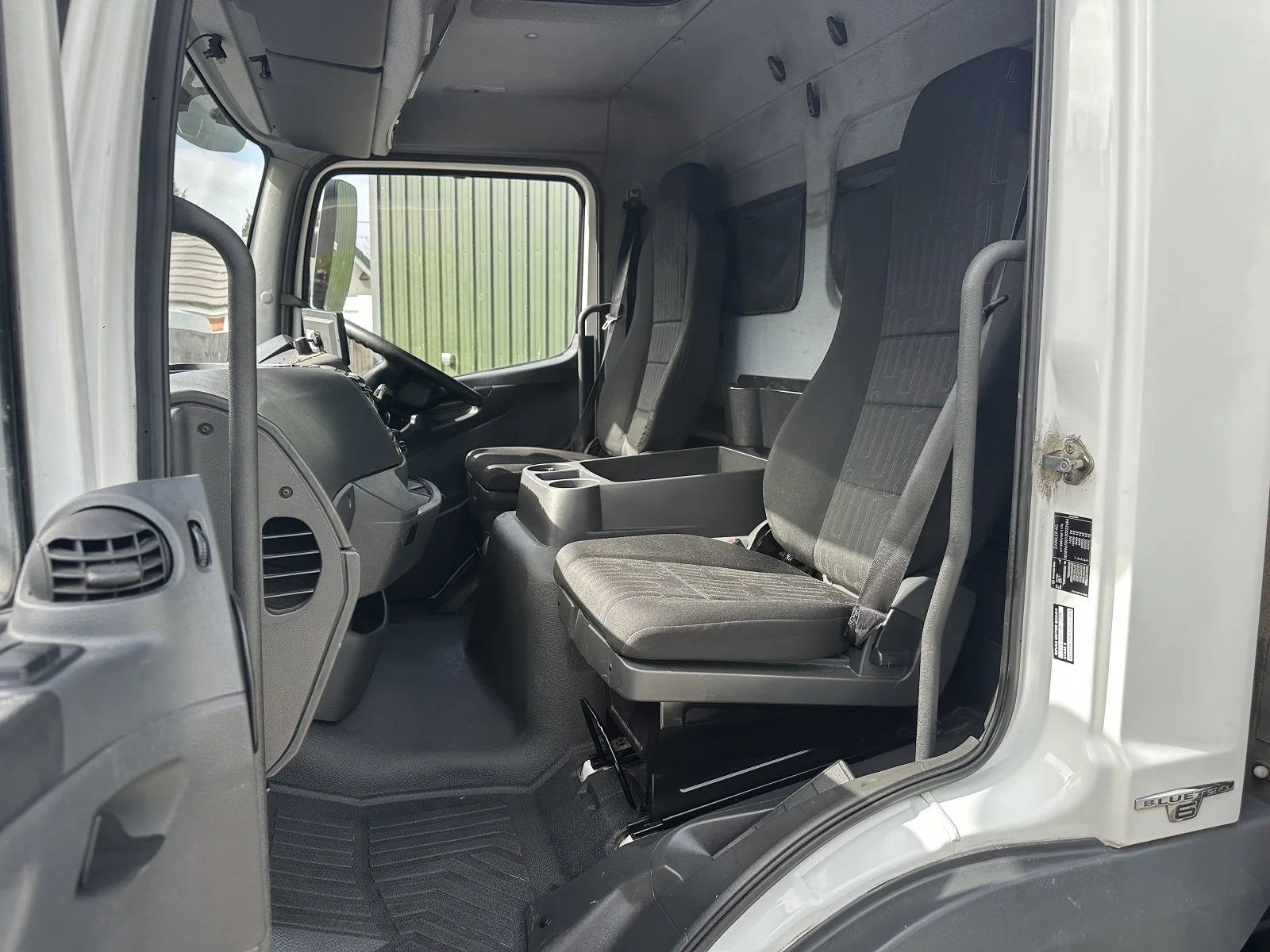 PLEASE SCROLL LEFT - RIGHT ON IMAGES