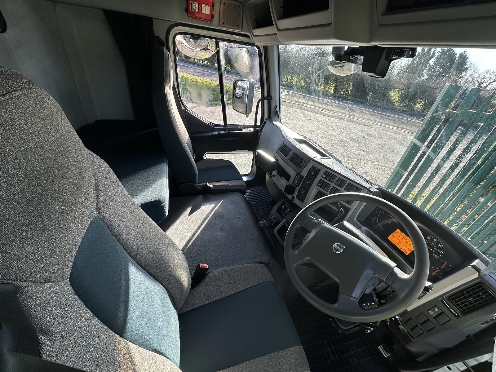 PLEASE SCROLL LEFT - RIGHT ON IMAGES