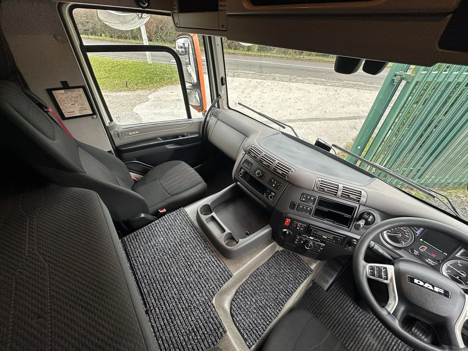 PLEASE SCROLL LEFT - RIGHT ON IMAGES