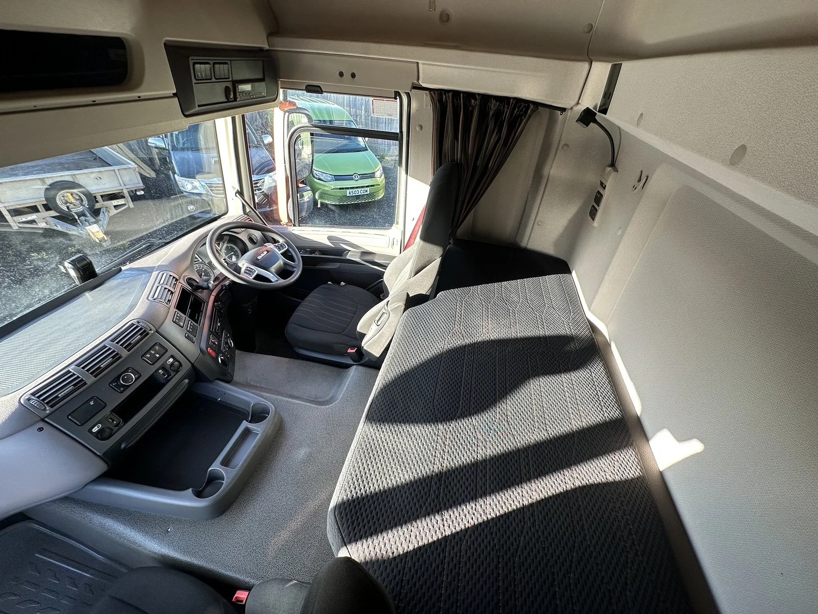 PLEASE SCROLL LEFT - RIGHT ON IMAGES