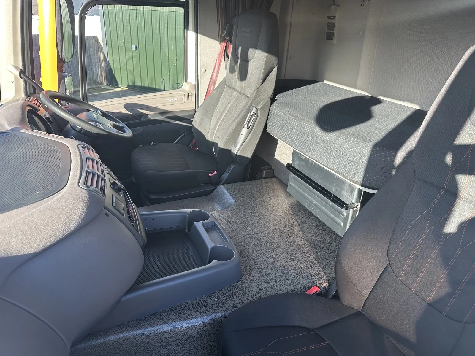 PLEASE SCROLL LEFT - RIGHT ON IMAGES