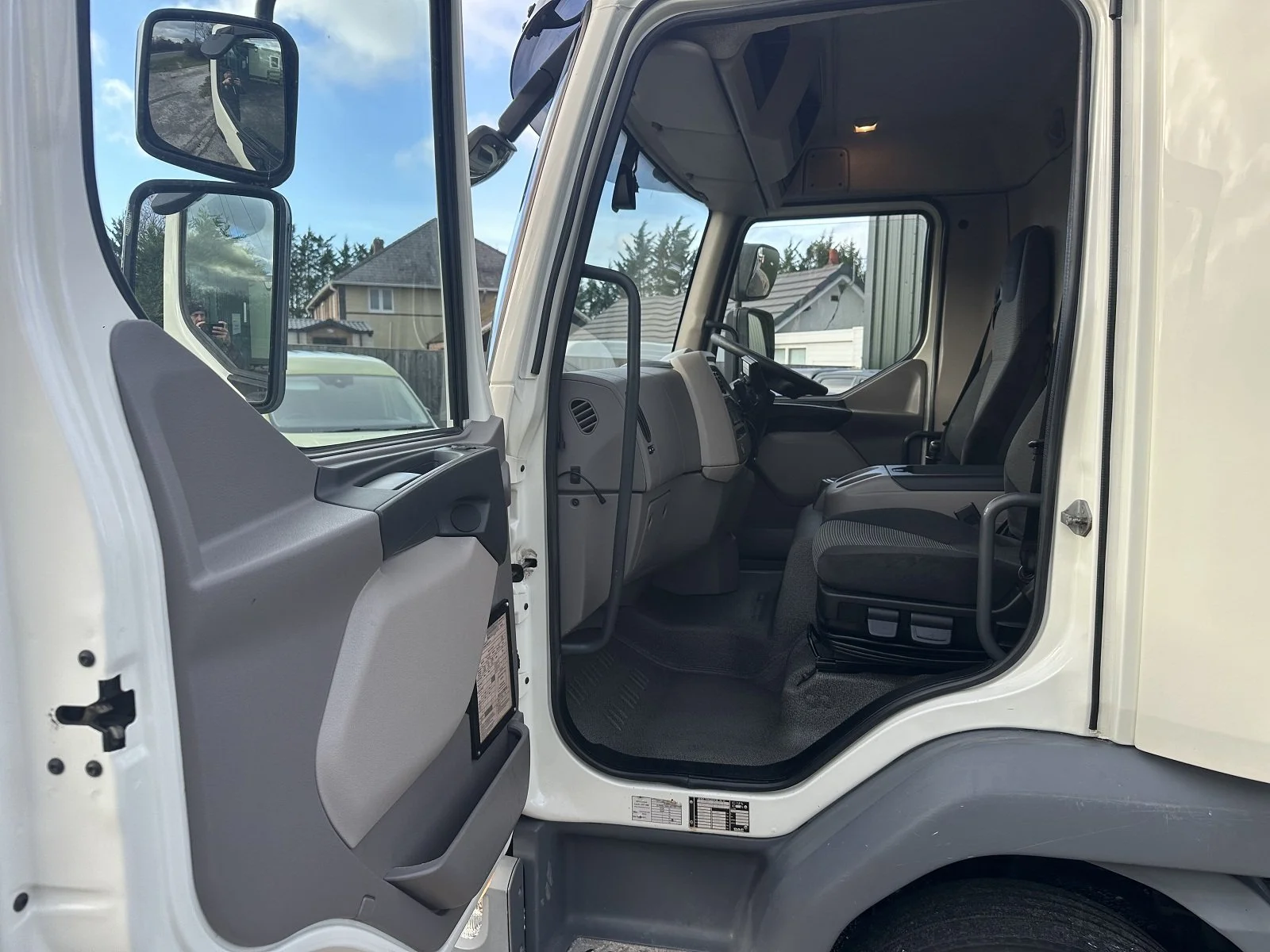 PLEASE SCROLL LEFT - RIGHT ON IMAGE