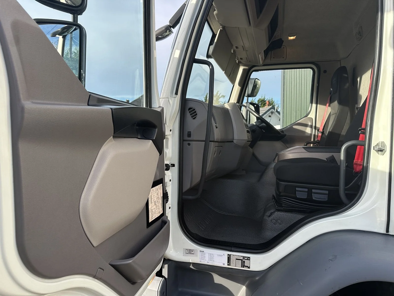 PLEASE SCROLL LEFT - RIGHT ON IMAGES