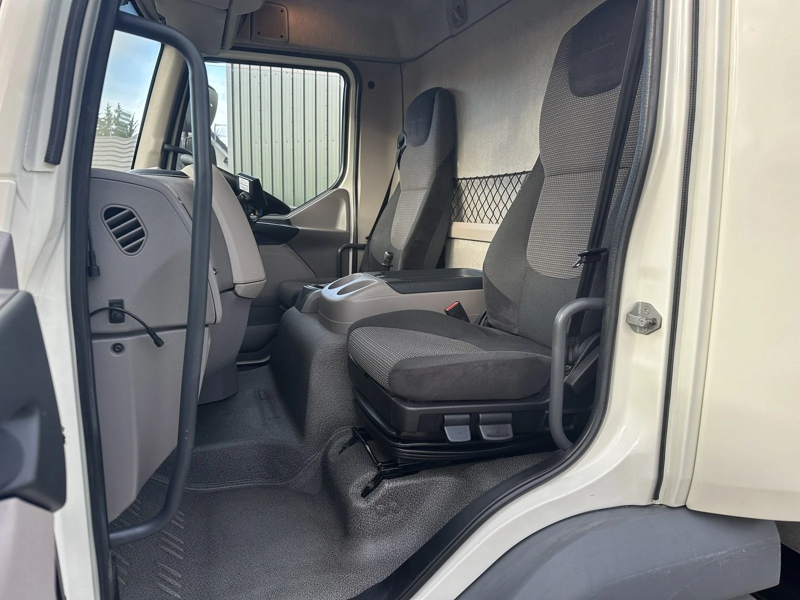 PLEASE SCROLL LEFT - RIGHT ON IMAGE