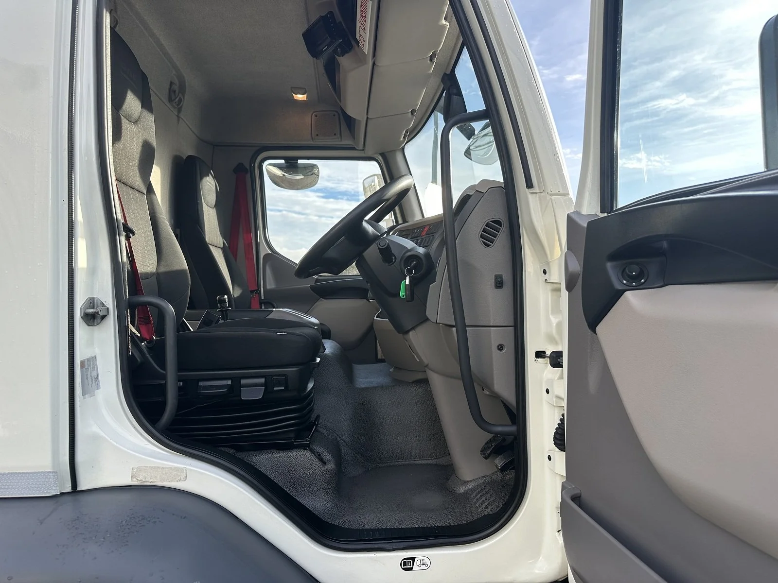 PLEASE SCROLL LEFT - RIGHT ON IMAGES