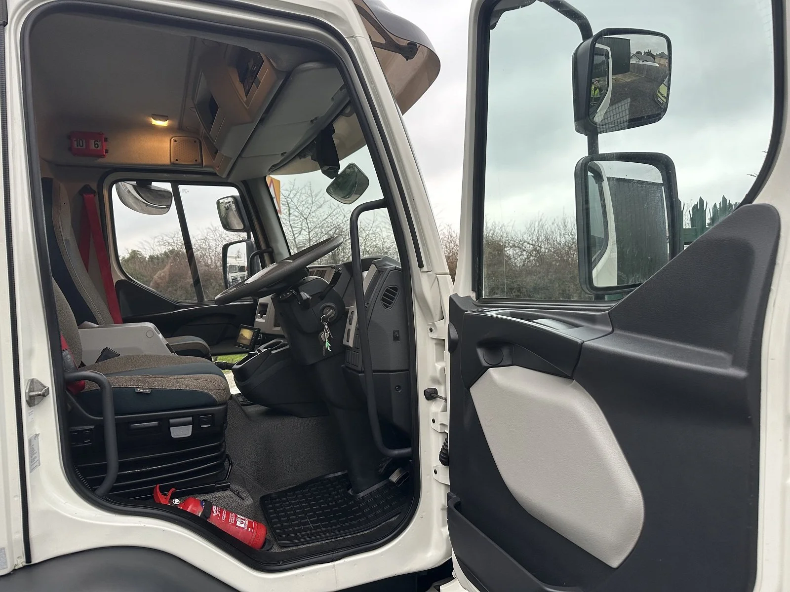 PLEASE SCROLL LEFT - RIGHT ON IMAGES