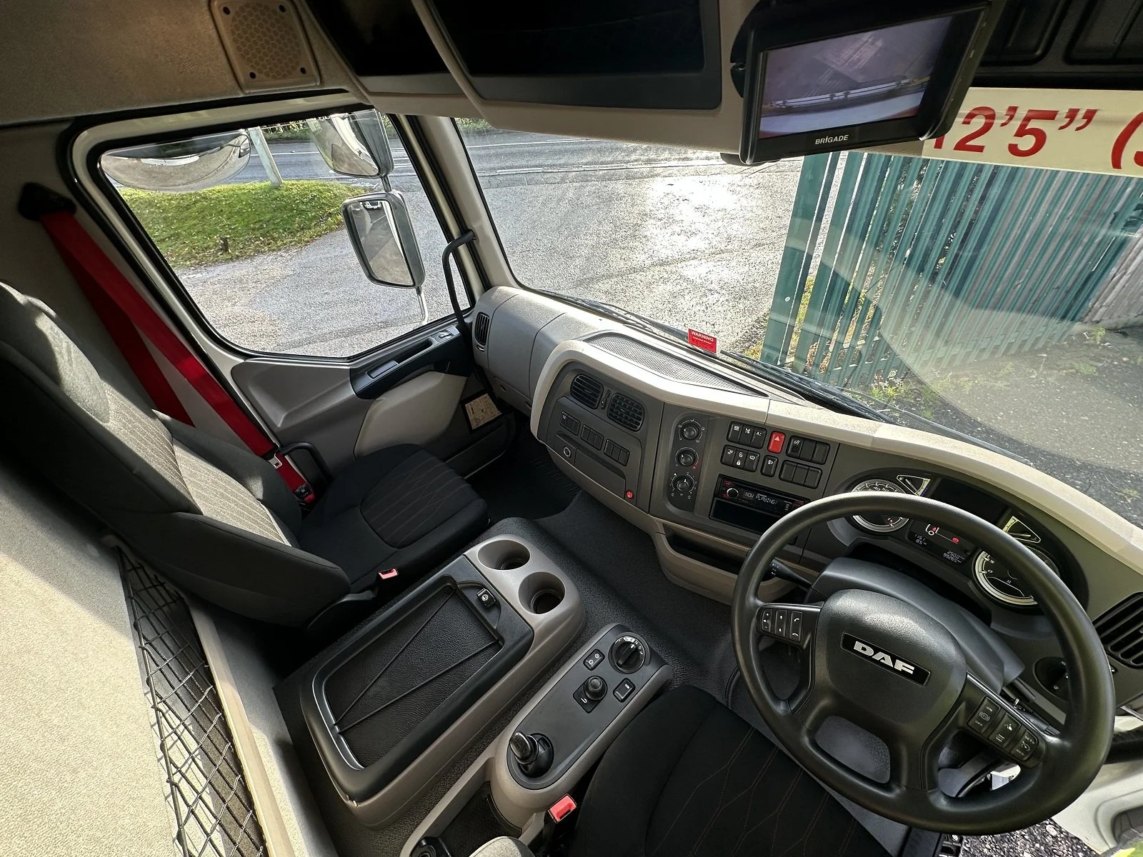 PLEASE SCROLL LEFT - RIGHT ON IMAGES