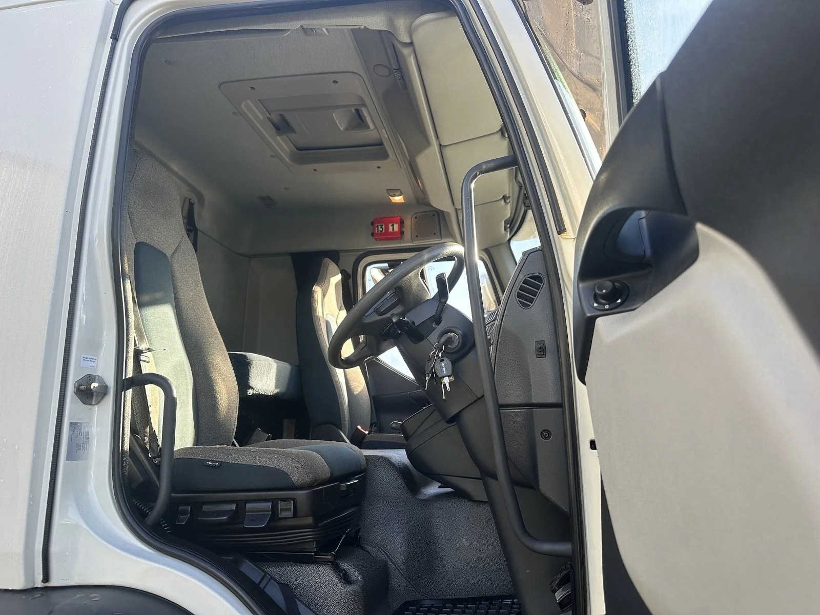 PLEASE SCROLL LEFT - RIGHT ON IMAGES