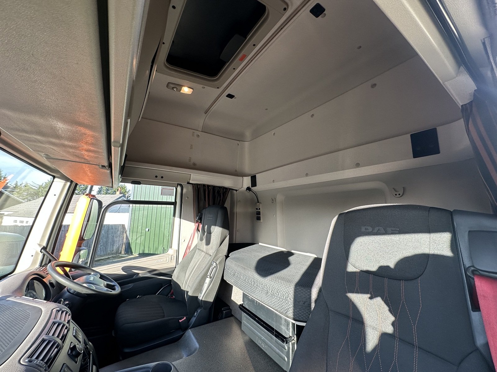 PLEASE SCROLL LEFT - RIGHT ON IMAGES