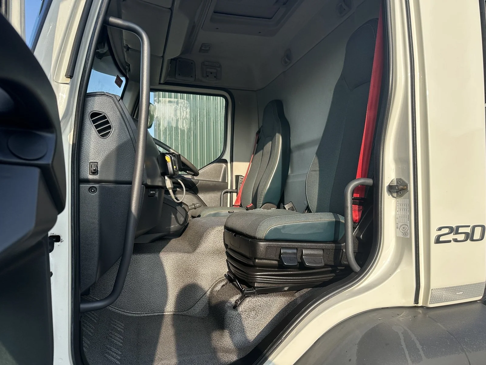 PLEASE SCROLL LEFT - RIGHT ON IMAGES