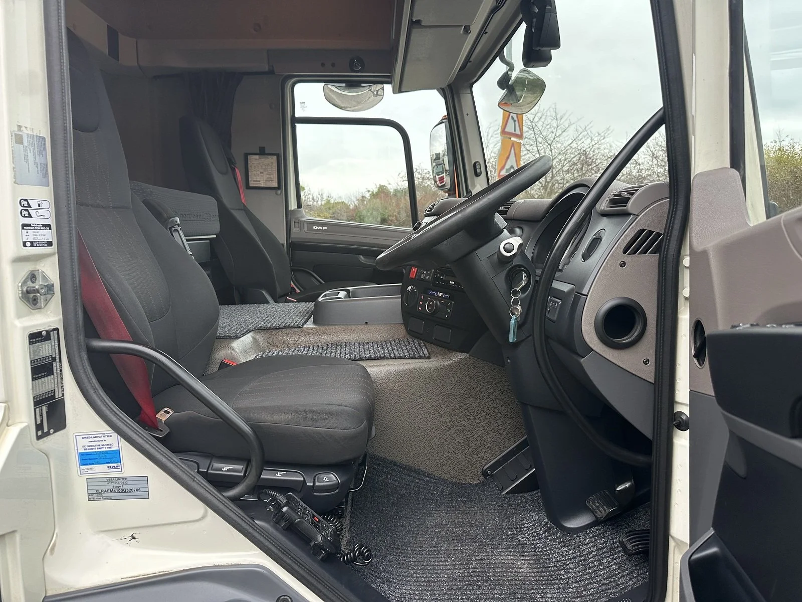 PLEASE SCROLL LEFT - RIGHT ON IMAGES