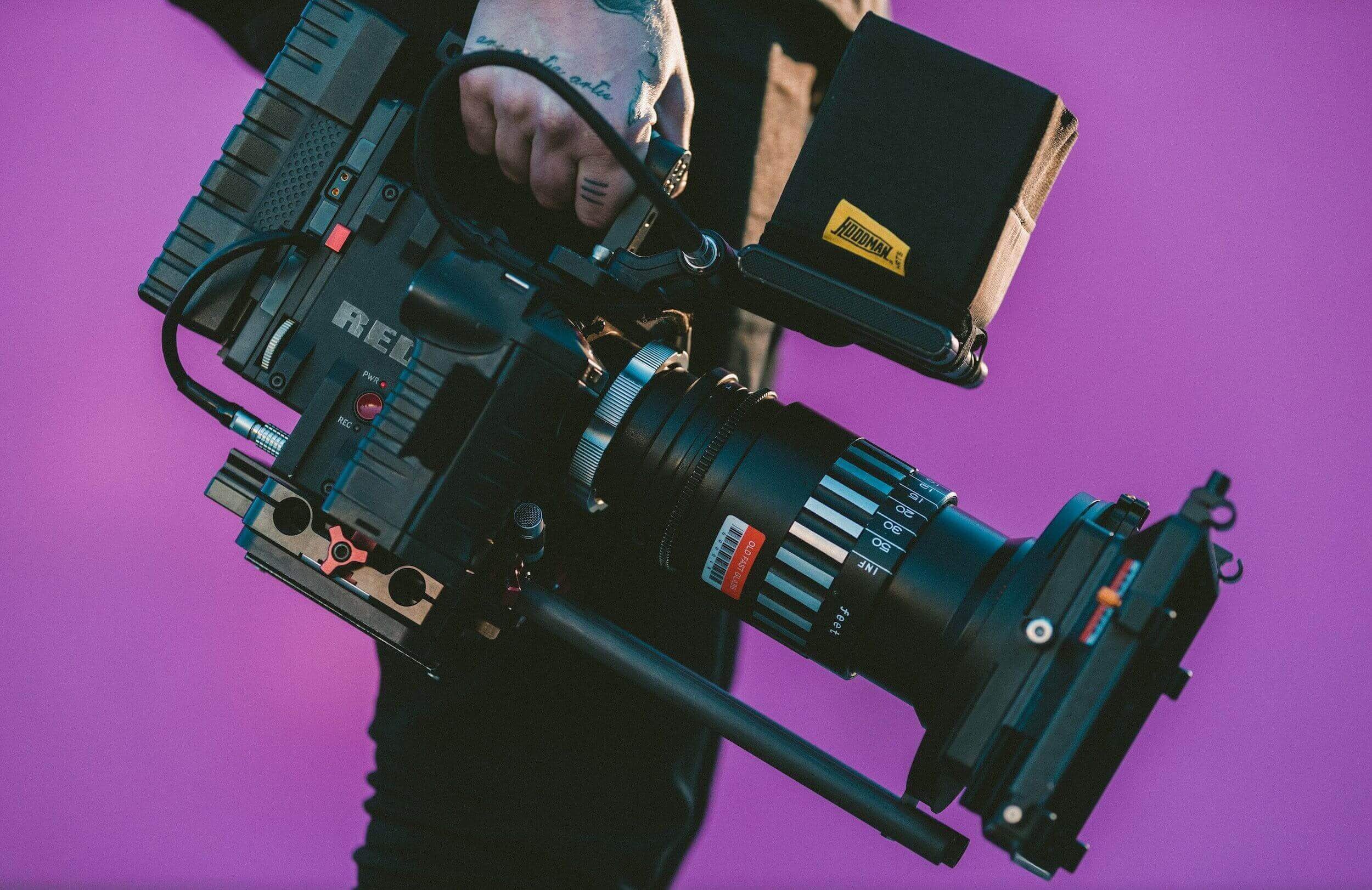 CASTING HOMME SENIOR NOIR OU MAGHRÉBIN POUR UNE SÉRIE TV