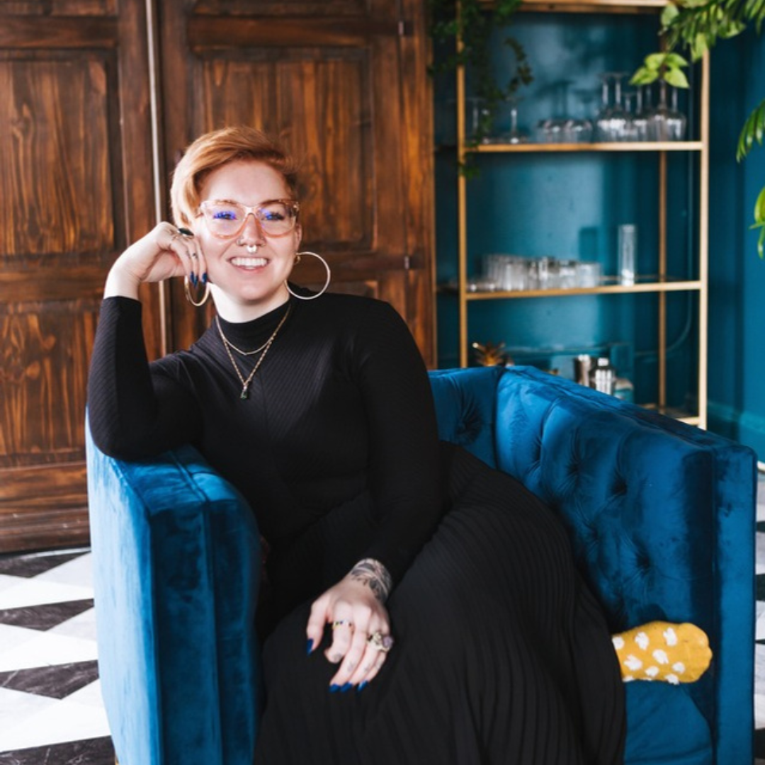 CASTING ROLE DE L'ÉDITRICE (FAUSSE JOURNALISTE)