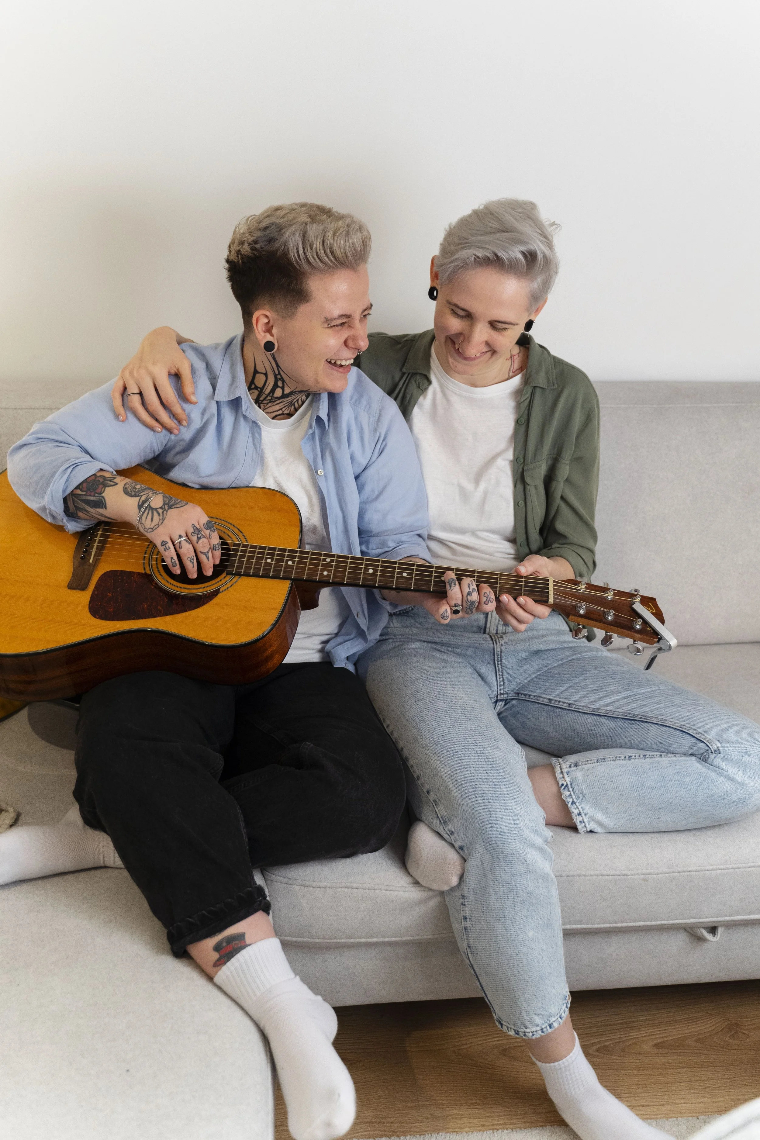 CASTING NETFLIX : SILHOUETTES MUSICIENS (DUO CORDES)