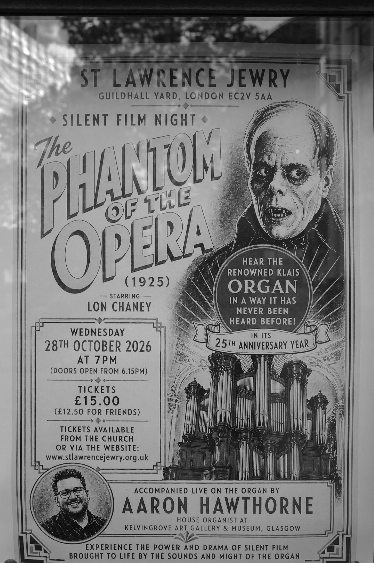Affiche pour un événement de film muet, présentant le film 'The Phantom of the Opera' de 1925 avec Lon Chaney, organisé par la bijouterie Saint Lawrence à Londres, avec une performance d'orgue en 25e anniversaire, et un concert par Aaron Hawthorne.