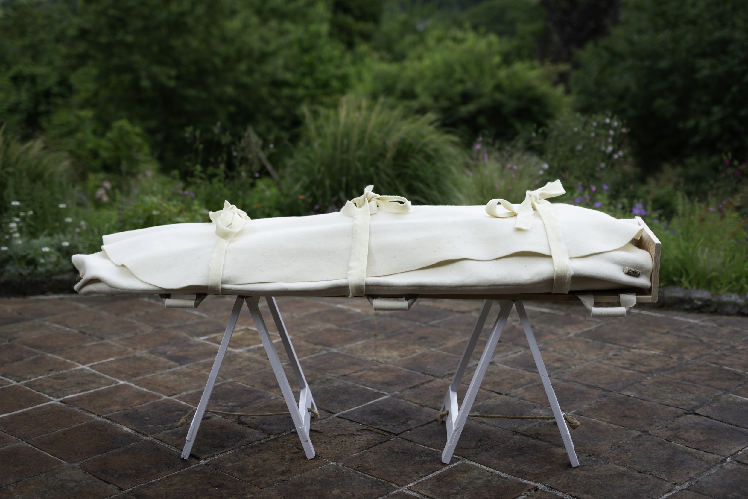 Leafcocoon with cremation board, external board