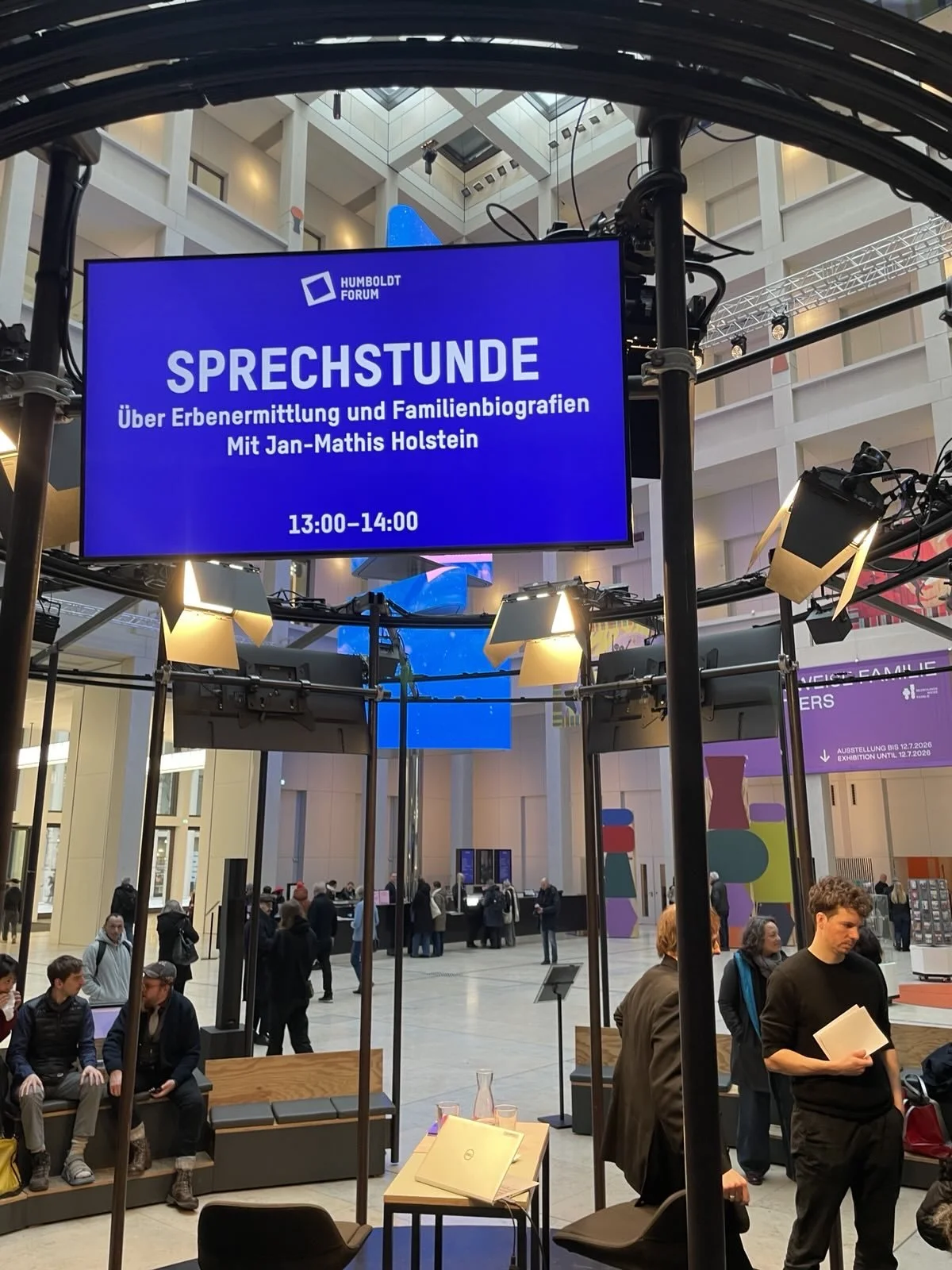 Questions about tracing heirs and family biographies at the Humboldt Forum Berlin