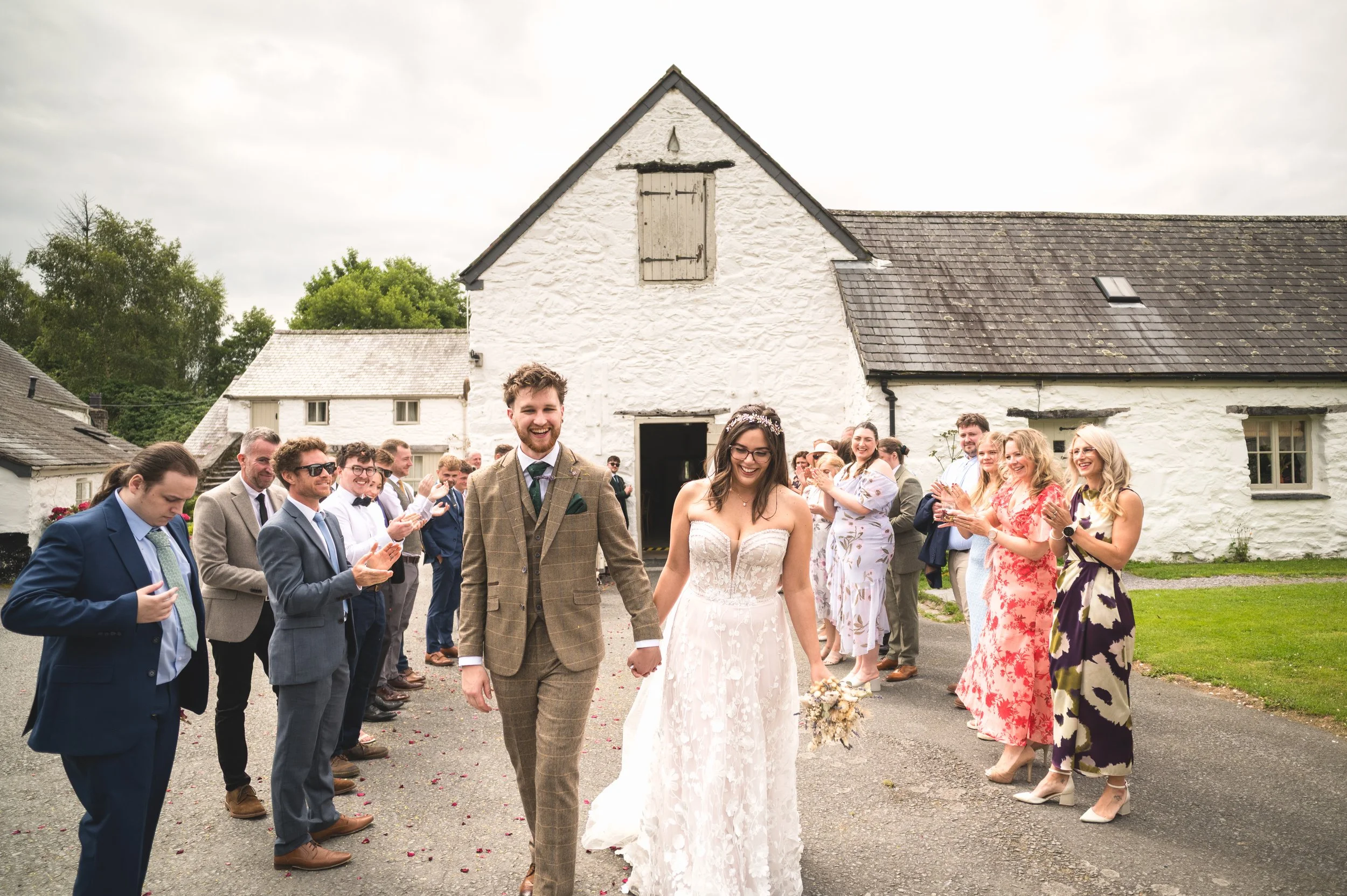 hafod farm wedding photographer confetti shot