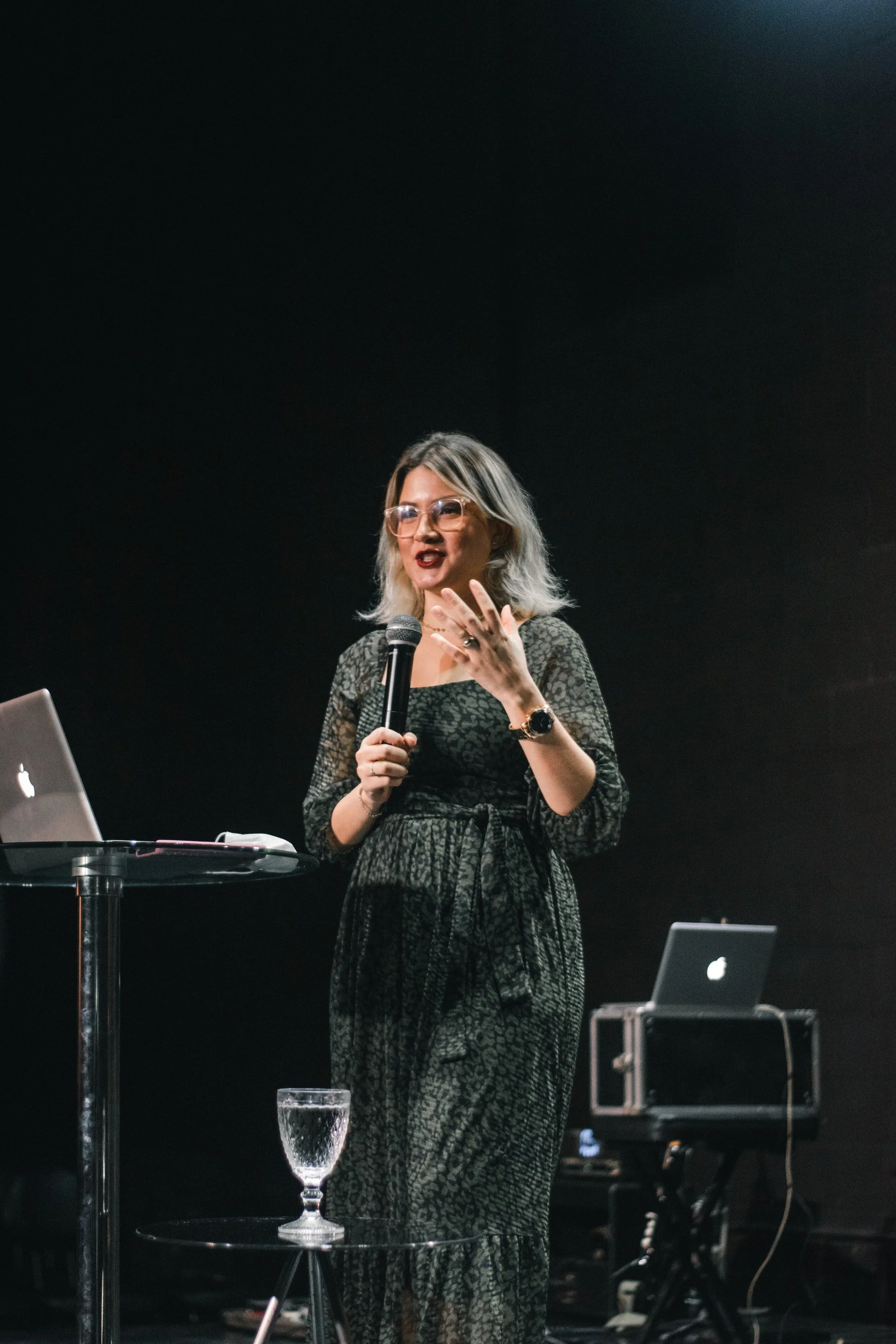 SERVICE_Public Speaking_pexels-igreja-dimensão-10401268.jpeg