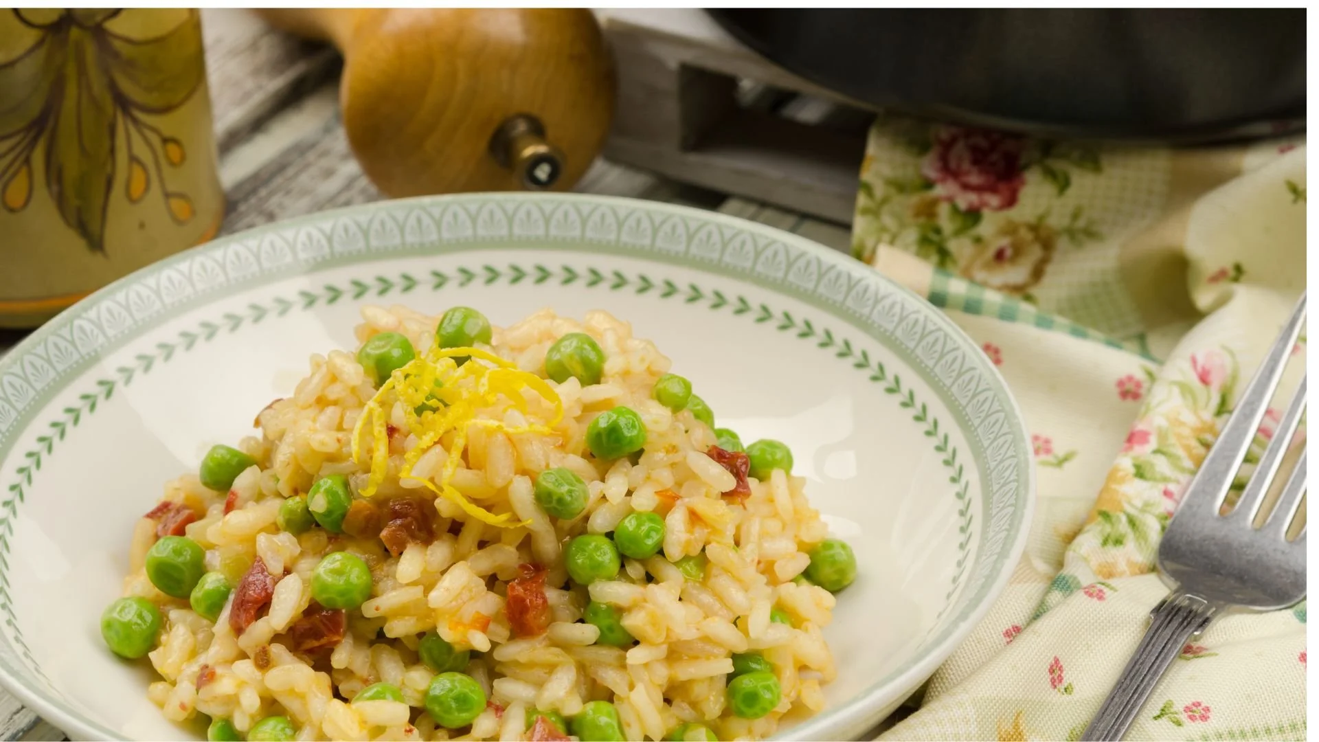 Easy risotto with ham peas and sage