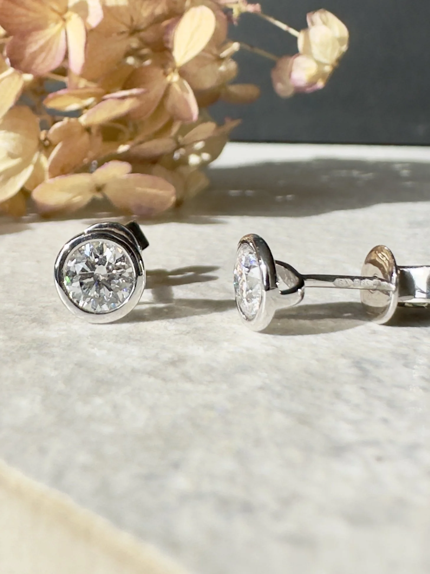 platinum diamond stud earrings