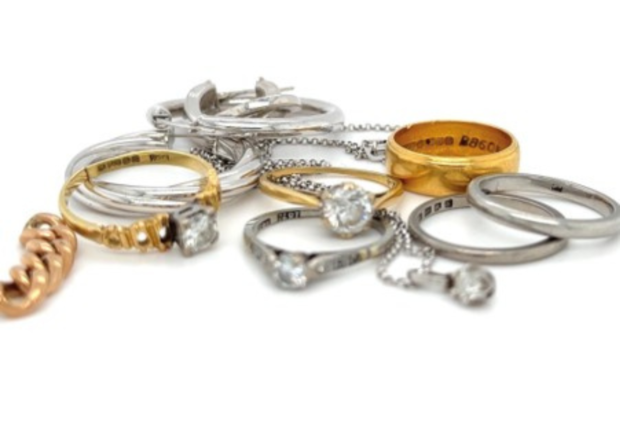 Karen’s mum’s wedding ring and family jewellery before remodelling