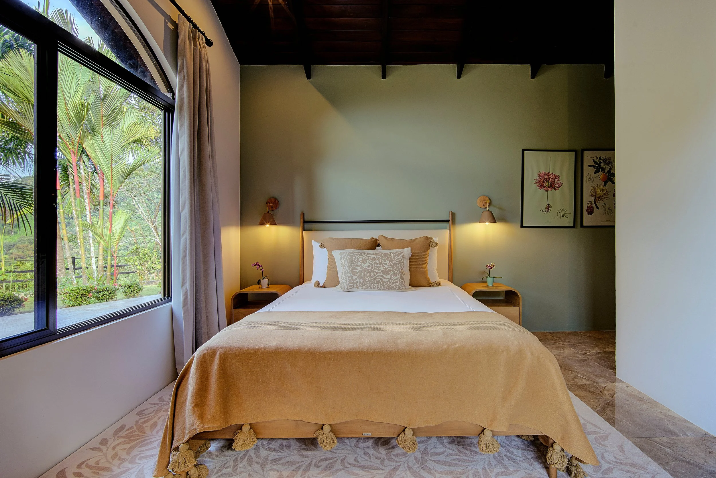 IMG_0963_4_5Interior 2.jpg