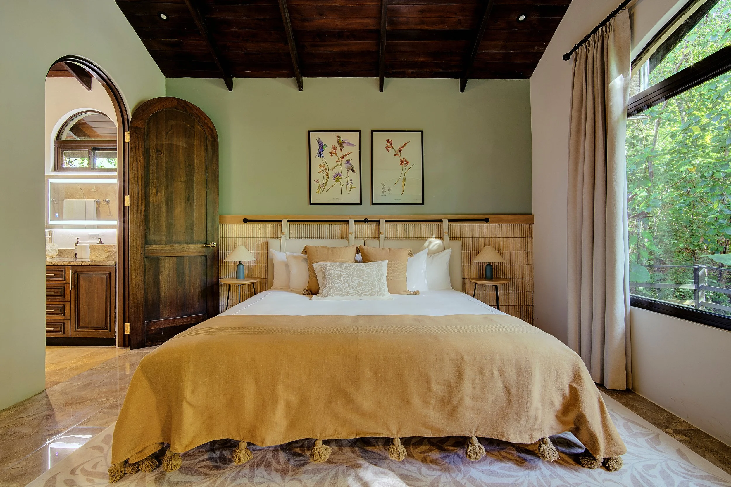 IMG_1053_4_5Interior 2.jpg