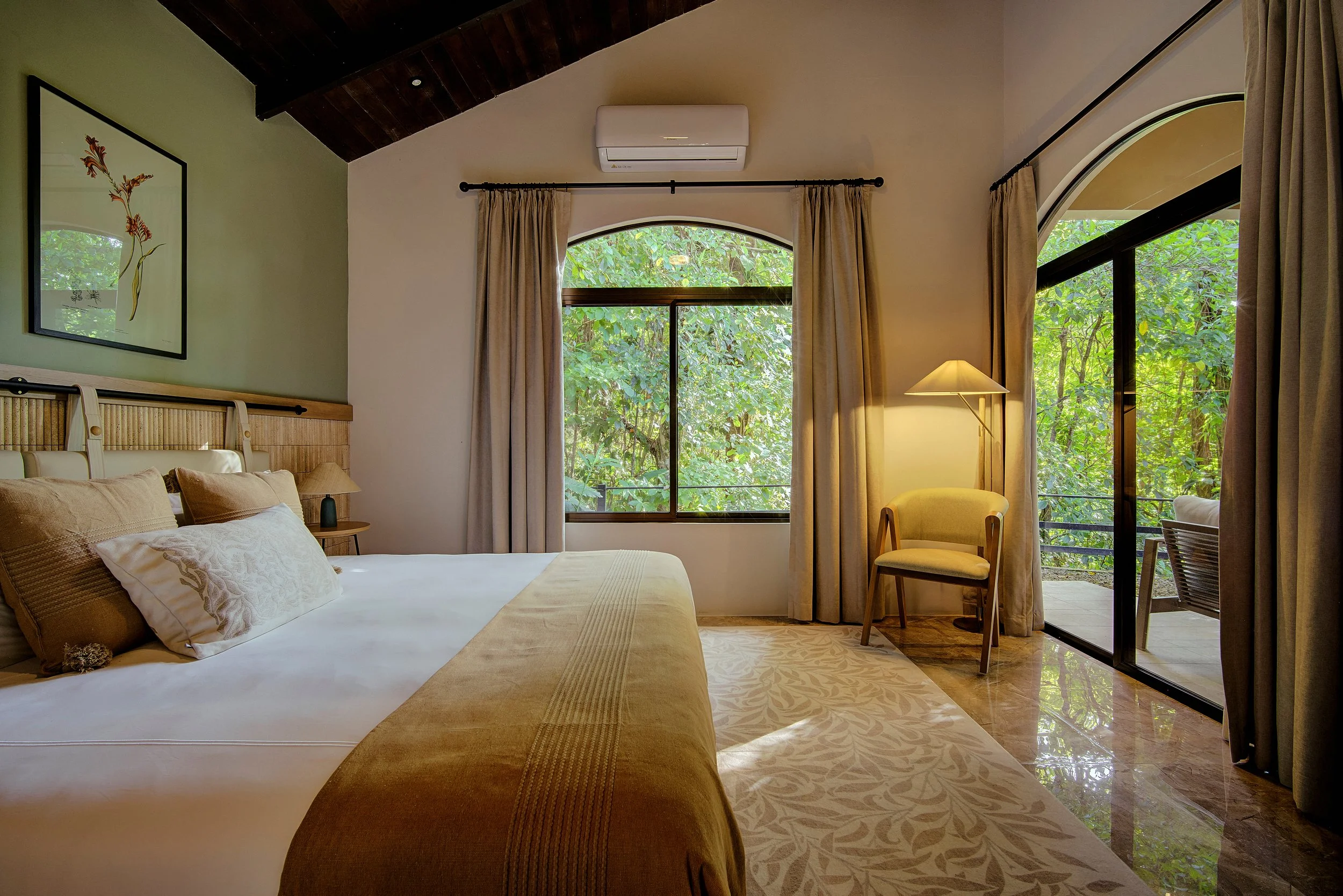 IMG_1059_60_61Interior 2.jpg