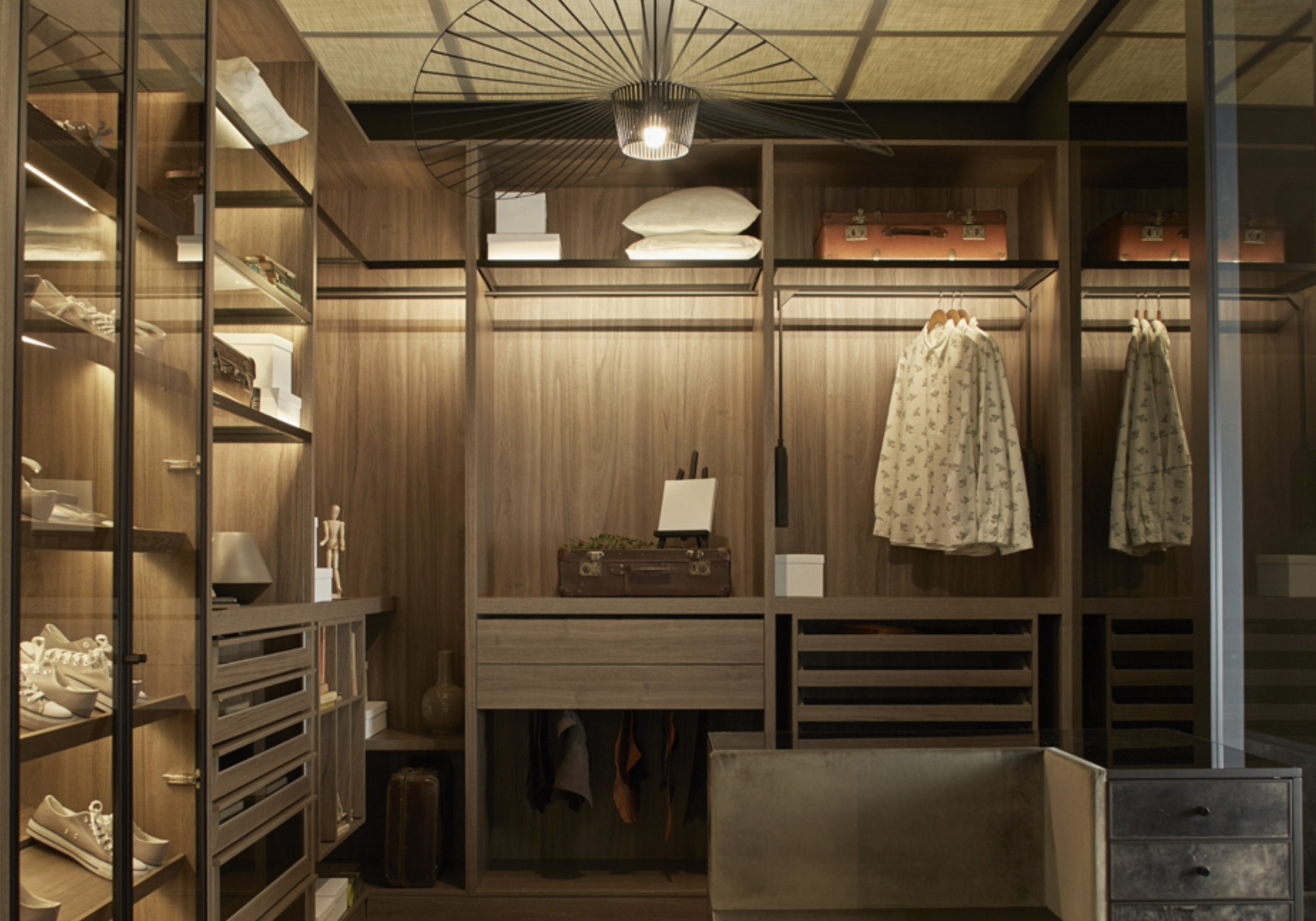 New collection of walk-in closets and wardrobes model Oxford st, for luxury bespoke homes.