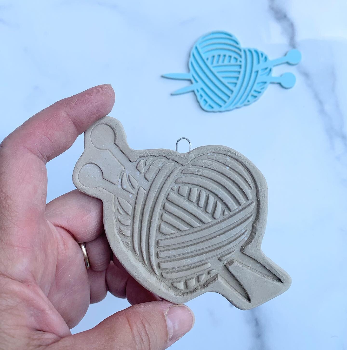 My very sweet husband bought the svg file and 3D printed this cool stamp for me! This design is just one of the many cool designs from @warmandfuzzyfactory. Won&rsquo;t it make the cutest ornament?  #3dprinting #knittingornament #etsyseller #slabbuil