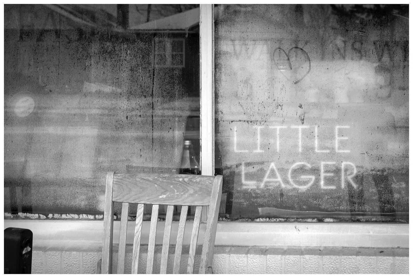 :: saint louis, missouri 2025

&bull; #drinkbeerfromhere
&zwnj;
📷 :: leica q2 monochrom
&zwnj;
#littlelager #cornerpubstl #neighborhoodbar #southcity #sundayfunday #southsaintlouis #cityproper #southside #southcitystl #saintlouis #cityscape #urbanph